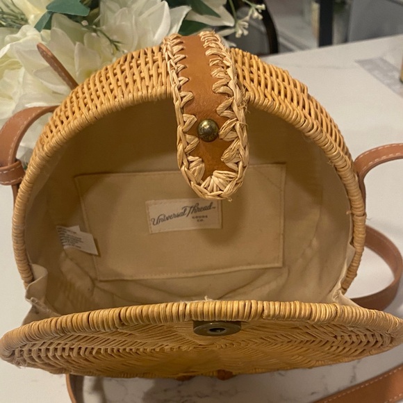 Round Woven Tan Crossbody Bag - Picture 7 of 11